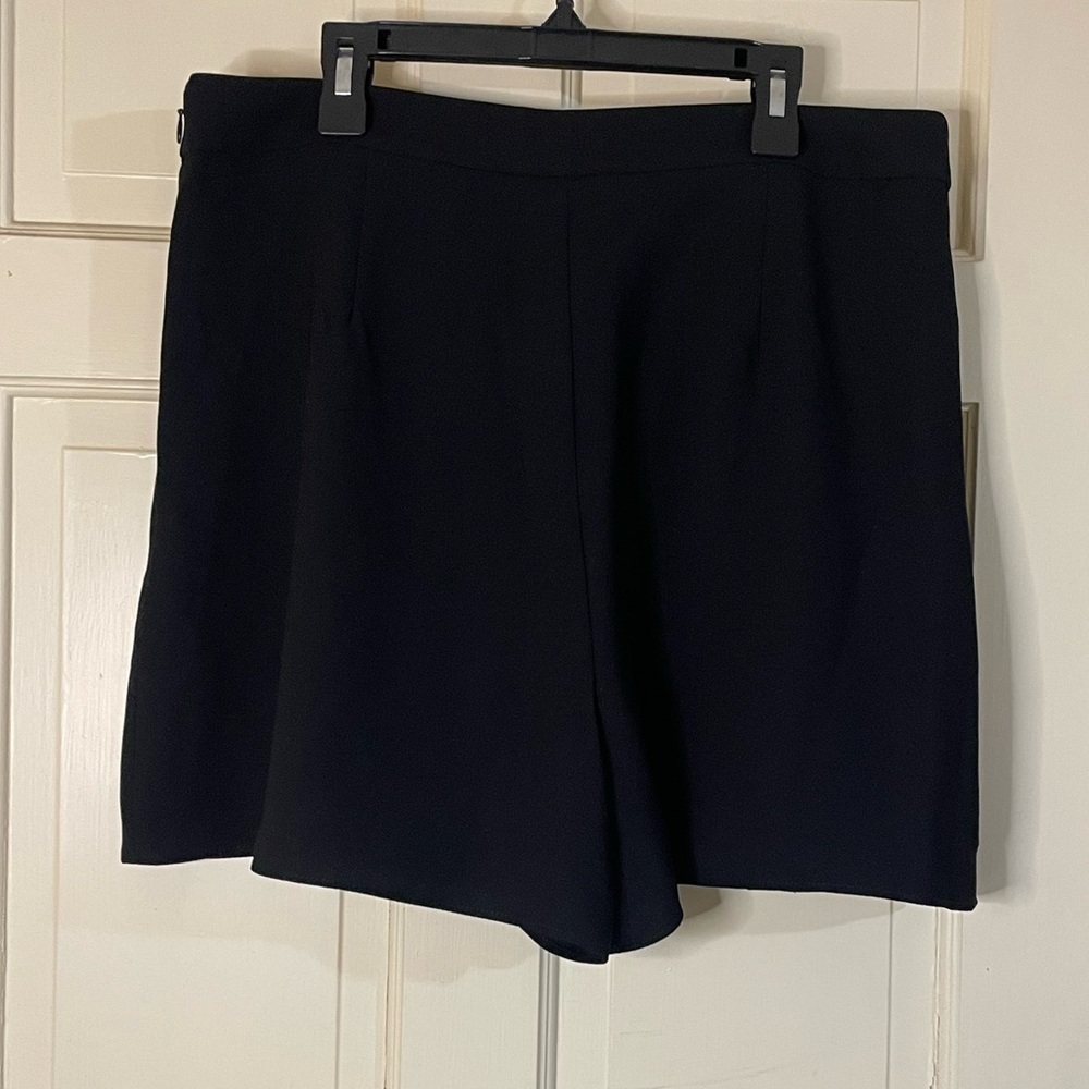 J. Crew Women’s Pleated Short In 365 Crepe Black Size 12 Office Night Out Casual - Picture 7 of 9